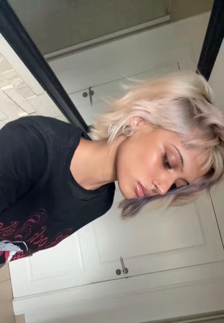Strange_girl (@strange_girl) on CashChat