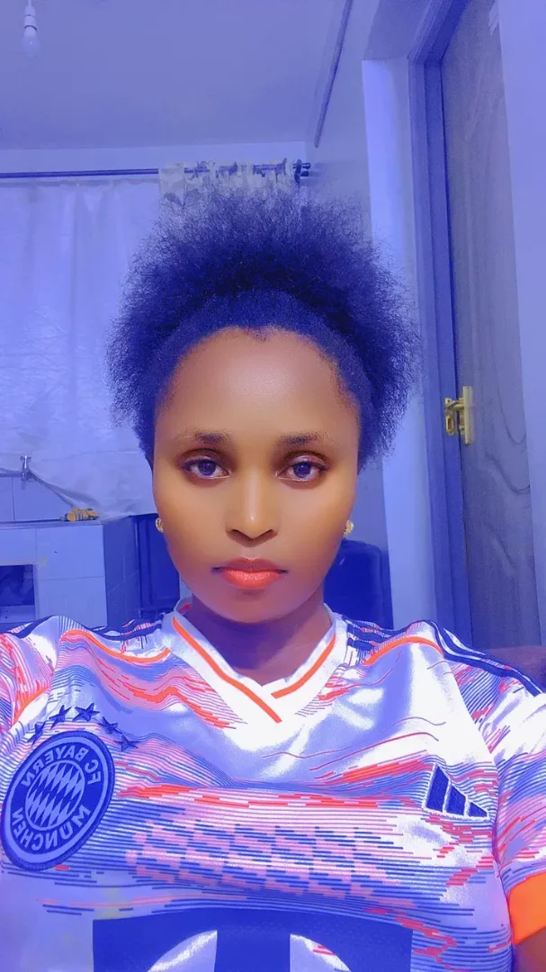Lizzy (@lizzy) on CashChat